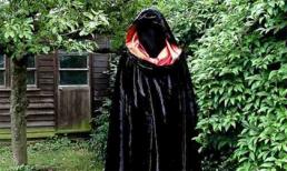 Cụ ông 82 tuổi nghiện trùm vải kín người hơn 70 năm