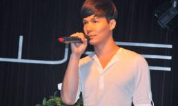 Nathan Lee tất bận chạy show kiếm tiền sau kì nghỉ dưỡng