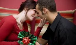 Đàn ông Việt khốn khổ chọn quà Valentine