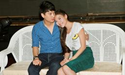 Thúy Diễm tựa đầu vào vai Thái Chí Hùng đầy tình cảm