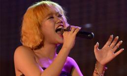 Văn Mai Hương phải cấp cứu sau đêm diễn Valentine