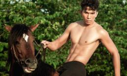 Ngọc Tình khoe bụng 6 múi vạm vỡ trên lưng ngựa