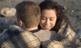 Chuyện tình đẹp nhất năm: Vợ bán máu mua chăn ấm cho chồng