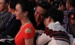 Liễu Nham bị 2 người đàn ông bên cạnh "ngó lơ" dù gợi cảm