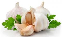 Tỏi - "sát thủ" của mụn trứng cá, nếp nhăn và vết rạn da