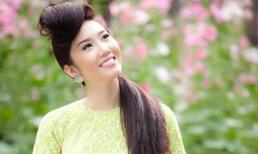 Thuý Ngân đẹp lạ với áo dài cách tân