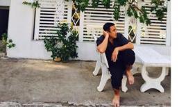 Kiểu ngồi "nước lụt miền Tây" của Quyền Linh gây sốt