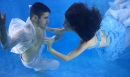 Diễm My 9X thân mật cùng trai Tây dưới nước