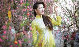 Á khôi Hoàng Y Nhung đẹp rạng ngời với áo dài Minh Châu