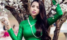 Trà Ngọc Hằng "đẹp hờ hững" giữa vườn xuân