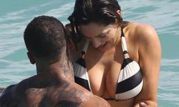 Kelly Brook khoe thân nóng bỏng trên bãi biển Miami