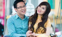 MC Anh Quân cùng Kavie Trần dạo phố xuân Hà Nội trên xích lô