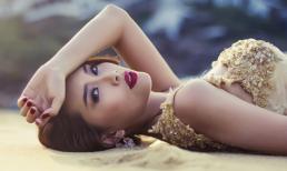 "Siêu vòng 3" Lan Hương khoe dáng quyến rũ trước biển