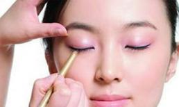 Bí quyết trang điểm "đánh bay" nếp nhăn