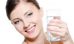 Uống nước giúp xóa nếp nhăn nhanh chóng