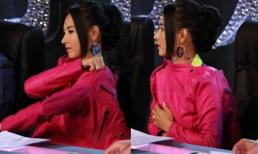 Trương Bá Chi mặc áo ngược, hồn nhiên đặt tay lên vòng một trên sân khấu