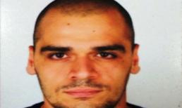 Dùng thẻ ATM giả rút một valy tiền