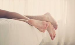 Sốc nặng vì chồng thích "chăn rau" trên mạng