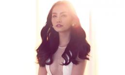 Trúc Diễm khoe khoảng hở mênh mông