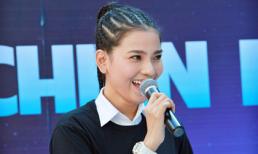 Trương Thị May thu hút với quả đầu "lạ" dự sự kiện