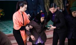 Hoa hậu Thu Hoài "đội" rét ra Bắc làm từ thiện