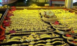 Giá vàng sụt giảm, lực bán chốt lời mạnh