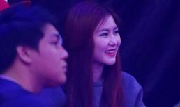 Hậu tiểu phẫu, Hương Tràm 'hộ tống' anh trai đi thi hát