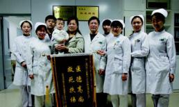 Bé 18 tháng suýt mất mạng vì hóc xúc xích