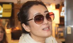 Củng Lợi lộ mặt mộc ngày càng gầy và đen