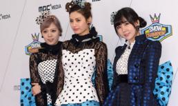 Nhóm nhạc nữ Hàn gây sốc với trang phục diêm dúa quá đà