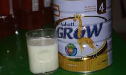 Pha sữa Abbott, mẹ ngỡ ngàng thấy bị vón cục nâu