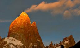 Ấn tượng ngọn núi "hút thuốc" ở Argentina