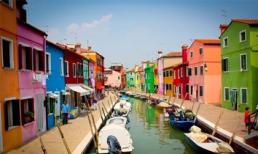 Ngôi làng 'lòe loẹt' nhất nước Ý