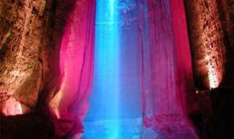 Chiêm ngưỡng vẻ đẹp thác nước trong lòng đất