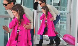 Suri nổi bật với thời trang hồng rực rỡ ở sân bay