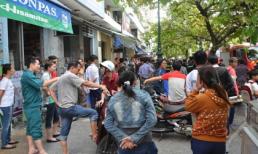 Cháy chung cư, hàng trăm người bỏ chạy