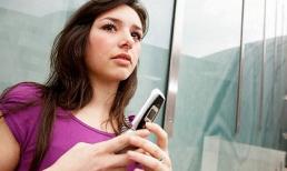 Chồng buôn chuyện với tình cũ cả tiếng đồng hồ