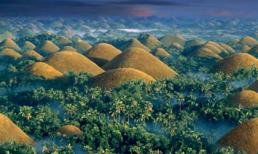 Đẹp ngỡ ngàng ngọn đồi "sô-cô-la" ở Philippines