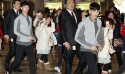 Fans nháo nhào chạy theo "Người ngoài hành tinh" - Kim Soo Hyun ở sân bay
