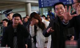 Người thân ngóng tin chuyến bay mất tích