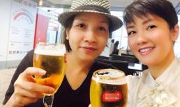 Hồng Nhung và Mỹ Linh mặt mộc uống bia ở sân bay