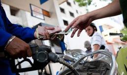 Giảm giá bán dầu, giữ giá xăng từ 1/4