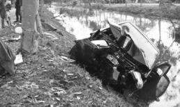 Ô tô lao xuống mương giữa đêm, 4 người nguy kịch