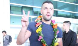 Shayne Ward cởi mở, thân thiện chào fan Việt