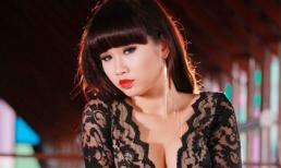 Thanh Trang khoe khéo ngực đầy