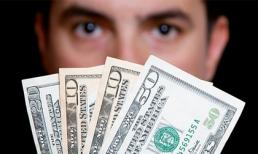 Khóc thét với bạn trai lương tháng nghìn đô mà “bi sắt”