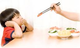 Những dấu hiệu mẹ nên lo lắng khi bé biếng ăn