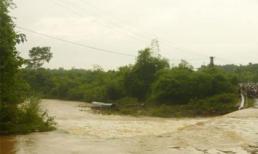 7 học sinh bị lũ cuốn khi tới trường, 1 em mất tích