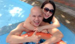 Vợ chồng Phan Đinh Tùng ôm ấp nhau mùi mẫn dưới hồ bơi