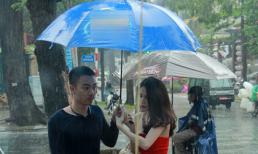 Thủy Tiên gợi cảm đội mưa đi ra mắt album viết tặng Công Vinh